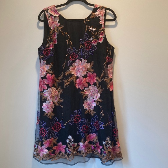 Beige by ECI Embroidered Floral Dress Size 1X - Picture 1 of 5